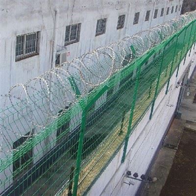 V-Recinzione di confine piegata
